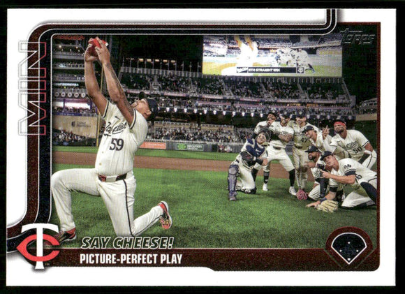 2025 Topps #81 Carlos Correa