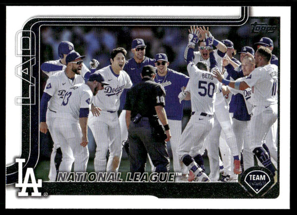 2025 Topps #302 Los Angeles Dodgers